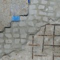 A vésés révén láthatóvá válnak a mozaikot felépítő eredeti rétegek